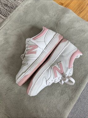 New Balance White and Light Pink Women's Low-Top Sneakers